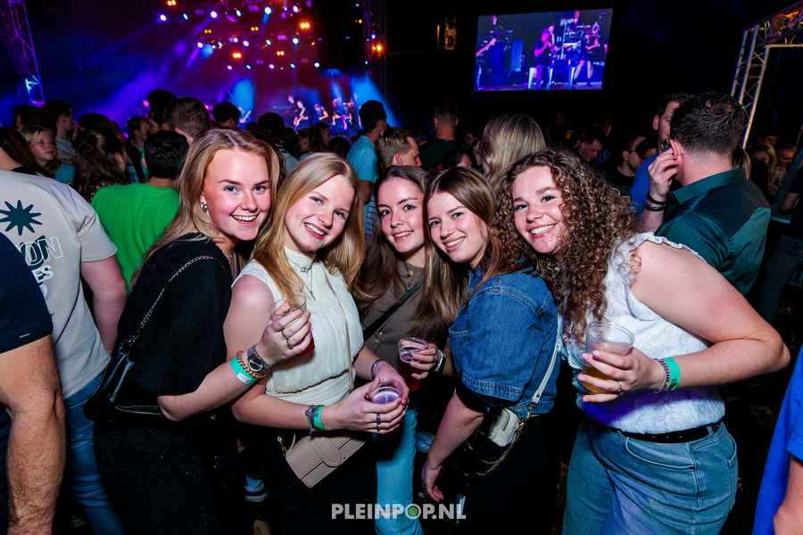 Publiek Bewerkt    (56)